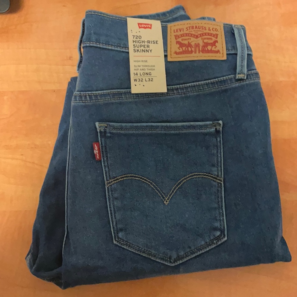 LEVI’s 720 High Rise Super Skinny Jeans